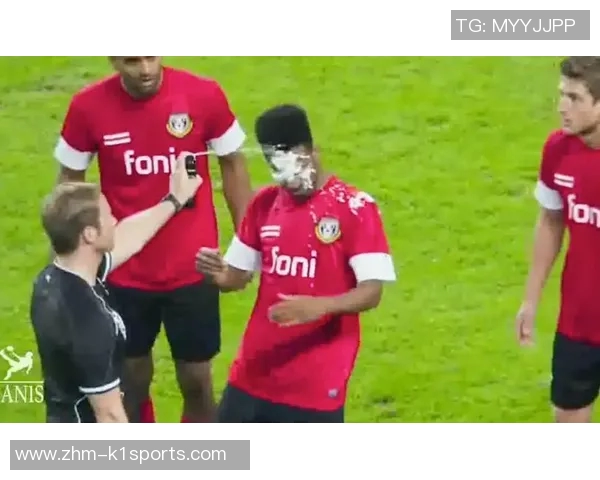 足球场上的搞笑瞬间大集合让你笑到停不下来的视频合集